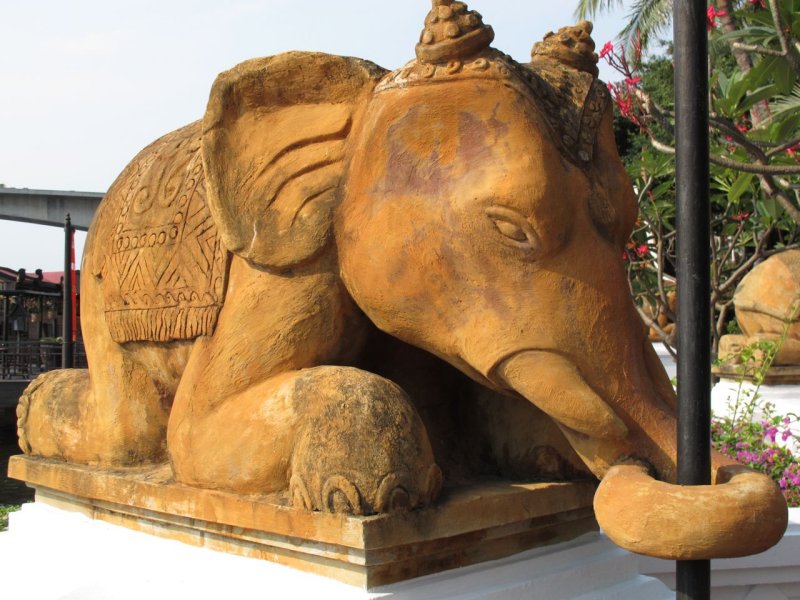 Anantara Bangkok Riverside Resort Elephant