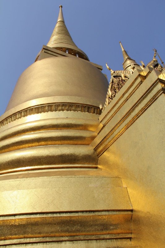 Golden Phra Siratana Chedi