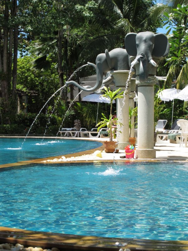 Golden Beach Resort pool