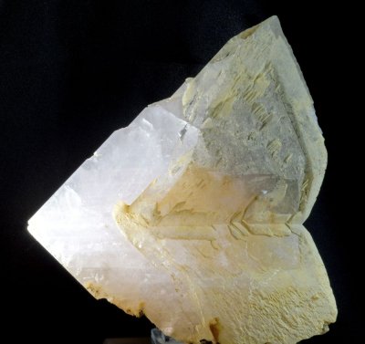 An immense sharp calcite twin, 13 cm, Verchniy Mine (Verchny Rudnik Mine), Dalnegorsk, Russia. Twin plane {10.4}.