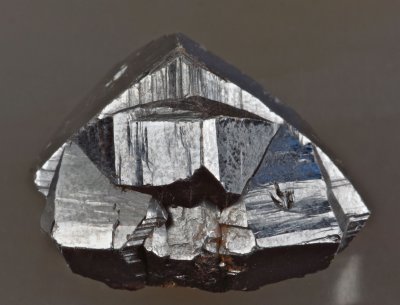 Cassiterite, 22 mm polycyclic twin on 45 mm matrix. Copes Creek, Tingha Tinfield, Hardinge County, New South Wales, Australia.