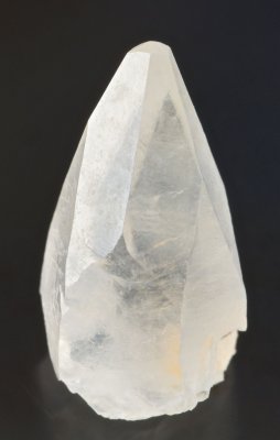 15 mm calcite scalenohedral crystal, Khuff Formation, Huqf, Oman.