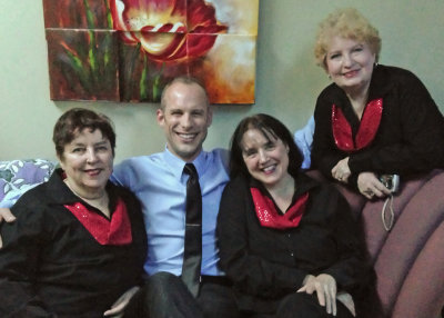GUY AND SOME OF HIS LADIES, WAITING IN THE DOWNTOWN THEATERS GREEN ROOM