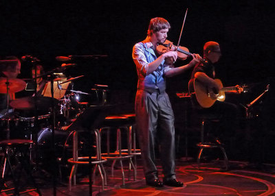 RYAN GUERA PLAYS A RED-HOT FIDDLE!