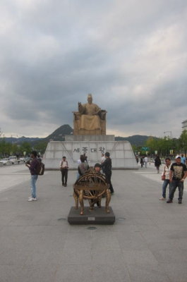 statue of emperor