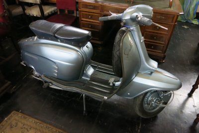 la Vespa mangia le mele