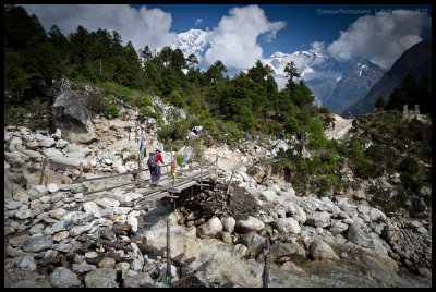 Trekkers west of Shyala