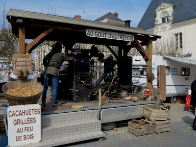 Peanut roaster in Bauge