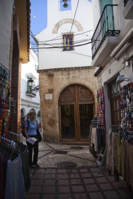 Narrow Street 6341.jpg