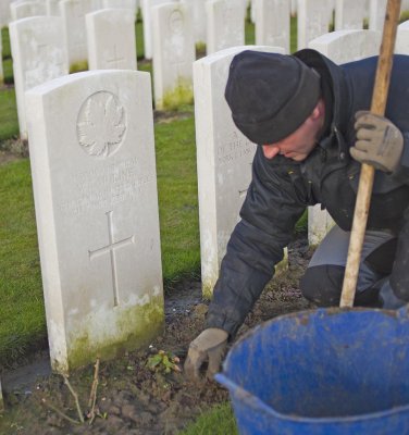 Weeding the Grave 7482.jpg