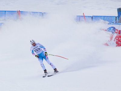 Skier 7687.jpg