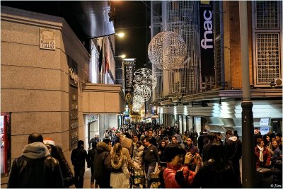 Plaza-Del-Callao-Shoppers