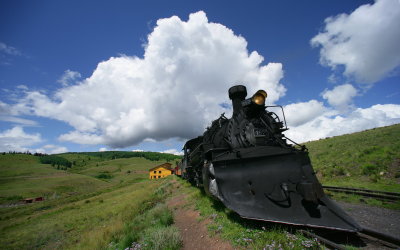 Steam-train-at-the-station.jpg