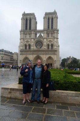 Anne Johann and Monique in front of the Notre Dame