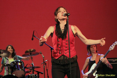 Locura's Kata Miletich (center), and Carrie Jahde (left)