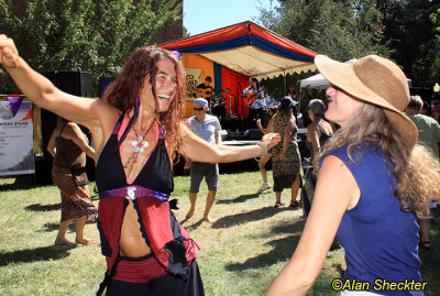 Jacia & Kelly Lynn dancing to Incendio