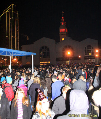Crowd assembles at the Embarcadero as New Year's draws near