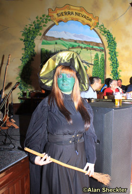  Wizard of Oz costume contest winner