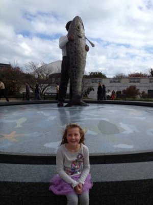 outside the shedd aquarium
