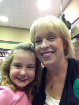 surprised elisabeth with lunch at school