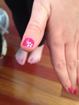 e used her birthday gift certificate to get her nails done- fancy!