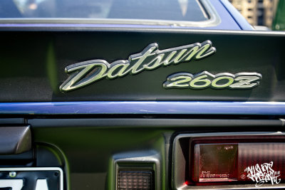 Datsun_260Z_Badge_detail.jpg