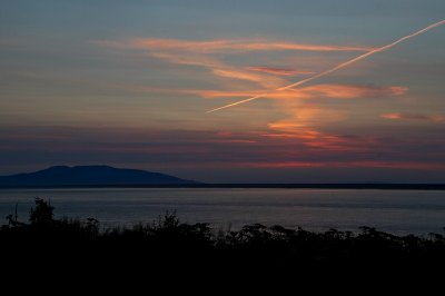 Sunset_PtWoronzof_SiberianSmoke_18Jul2012_0026_ArrowToSleepingLady_A [800x532].JPG