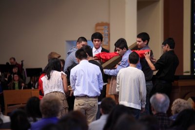 OLG_GoodFridayService_29Mar2013_0024 [800x533].JPG