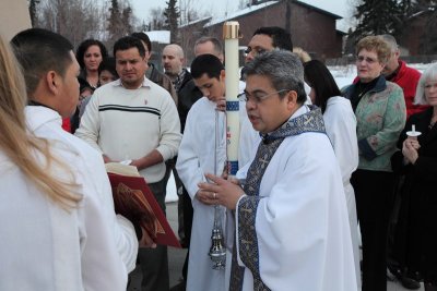 OLG_EasterVigil_30Mar2013_0002 [800x533].JPG