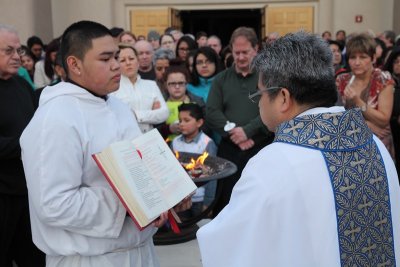 OLG_EasterVigil_30Mar2013_0005 [800x533].JPG