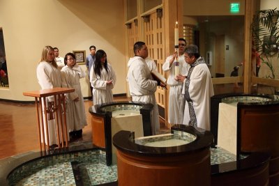 OLG_EasterVigil_30Mar2013_0054 [800x533].JPG
