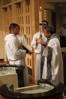 OLG_EasterVigil_30Mar2013_0055 [400x600].JPG