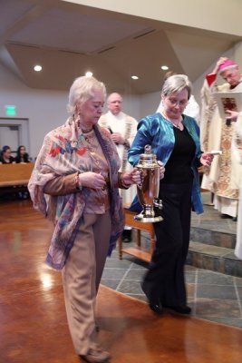 Chrism_Mass_2013_OLG_19Mar2013_0050_OilOfCatechumens [400x600].JPG