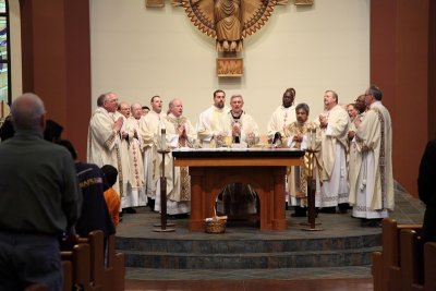 Chrism_Mass_2013_OLG_19Mar2013_0083 [800x533].JPG