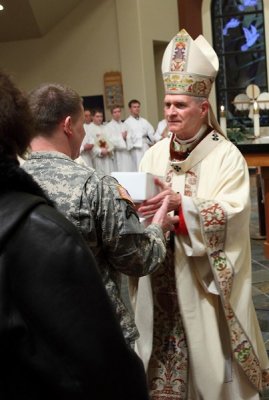 Chrism_Mass_2013_OLG_19Mar2013_0091_OilsToParishes [403x600].JPG