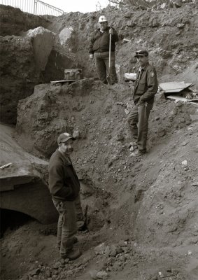 The-excavators-duotone.jpg