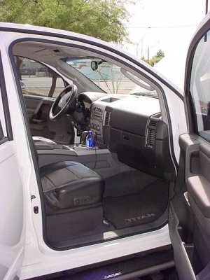 2005 Nissan 4x4 LEpassenger side door