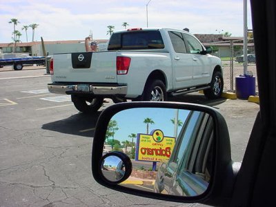 2005 Nissan 4x4 LEreflection of lunch