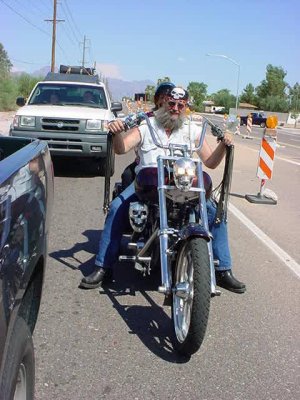 Harley Davidsonbiker on University 