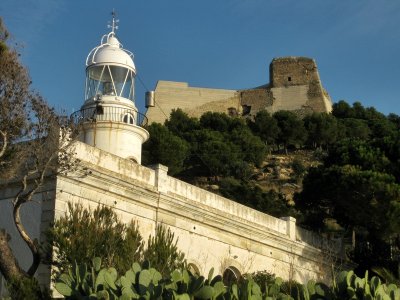 Roses. Castell de la Trinitat i far