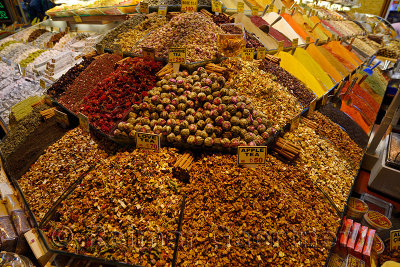 Love tea among other flavours with spices and Turkish Delight in the Egyptian Spice Bazaar Istanbul