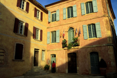 la mairie de Roussillon