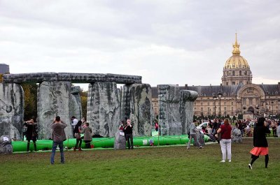 Sacrilège de Jeremy Deller - Stonehenge à Paris - FIAC 2012 sur l'esplanade des Invalides - 7625
