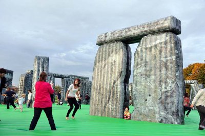 Sacrilège de Jeremy Deller - Stonehenge à Paris - FIAC 2012 sur l'esplanade des Invalides - 7653