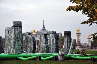 Sacrilge de Jeremy Deller - Stonehenge  Paris - FIAC 2012 sur l'esplanade des Invalides - 7662