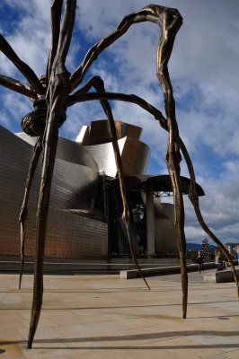 Louise Bourgeois Maman sculpture at the Guggenheim Museum in Bilbao - 8053