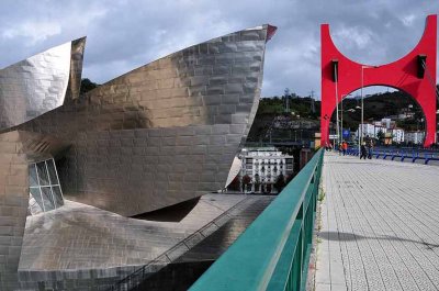 Guggenheim Museum in Bilbao and La Salve Bridge by Daniel Buren - 8140