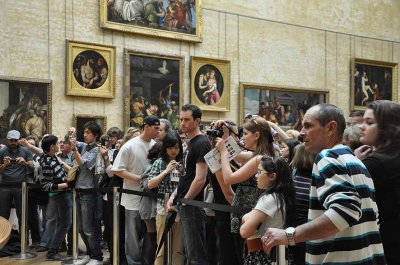In front of Mona Lisa - 8932