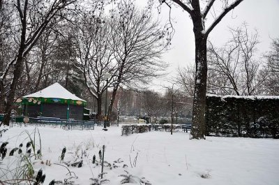 Snow in Paris, square st Lambert - 1264