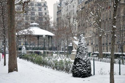 Snow in Paris, square Adolphe Chrioux - 1282